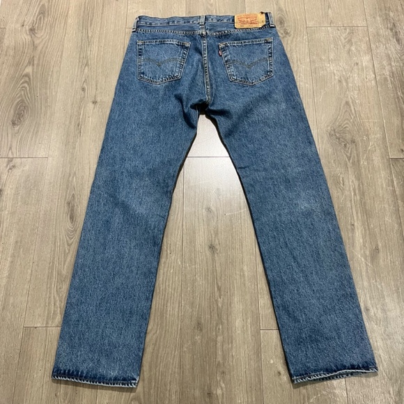 Levi's 501 Mens Jeans Fit 32X32 Blue Button Fly Denim - Picture 2 of 16